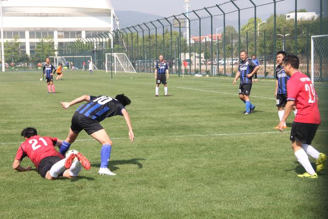 意甲-莱奥梅开二度吉鲁破门 AC米兰3-1维罗纳